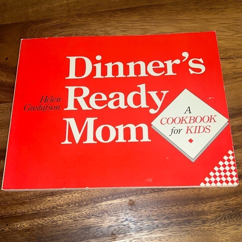 Dinner's Ready, Mom : A Cookbook for Kids - Helen Gustafson